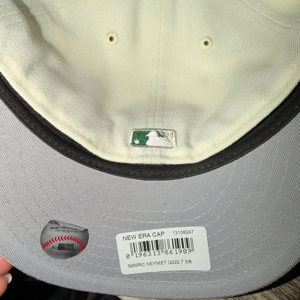 New Era Men's Cream 59FIFTY Fitted Cap with Green NY METS Logo
